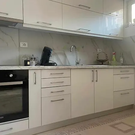 Lazellari Apartment